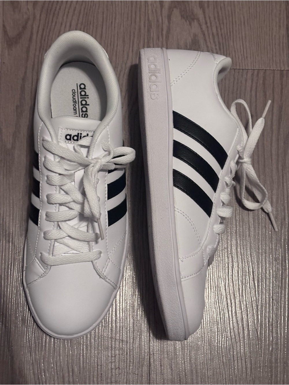 Adidas Neo Baseline size 9 sneakers